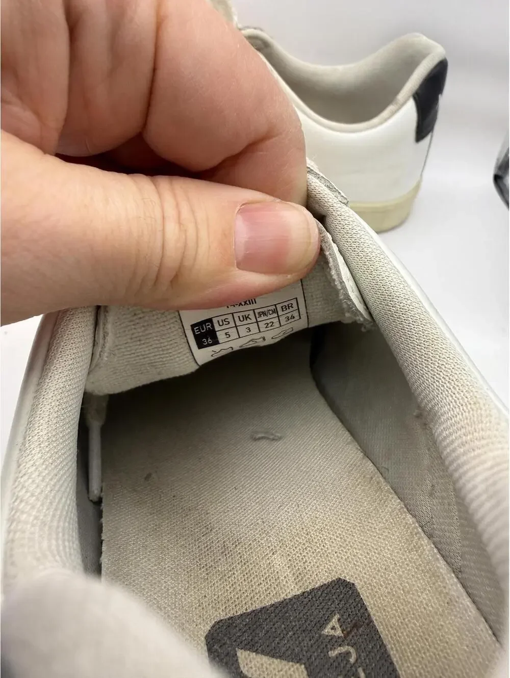 Veja White and Black Leather Sneakers Women's 5 Eu 36
